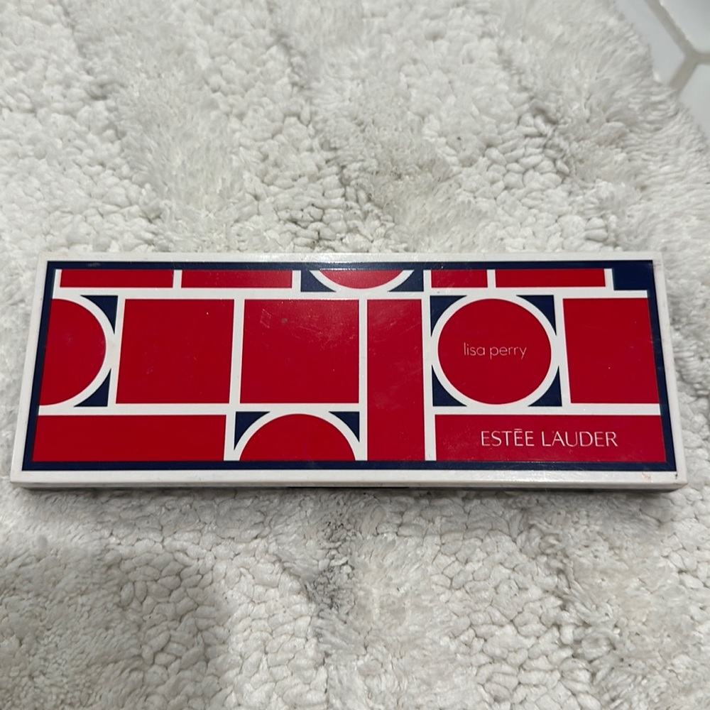 Estée Lauder Lisa perry pallet